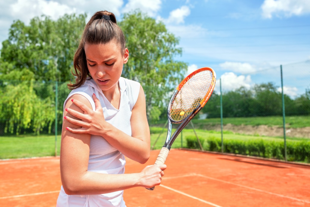 young female tennis player injured shoulder